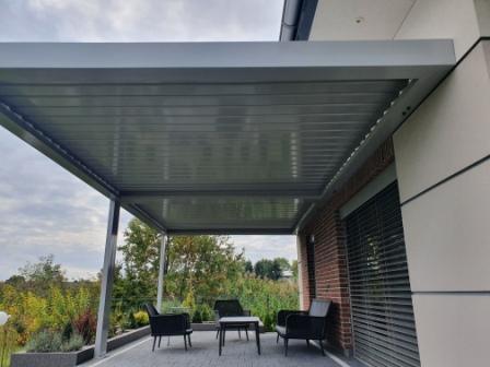 Pergola i żaluzja fasadowa z nowoczesnem designem